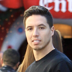 "Il m'a n*qué mon rêve. Mon truc c'était de jouer une Coupe du monde au Brésil en plus, le pays du foot", raconte Samir Nasri
 
Exclusif - Le footballeur français Samir Nasri habillé d'un jean déchiré et d'un sweat troué fait du shopping avec son frère et sa soeur à Hollywood le 20 décembre 2016.
