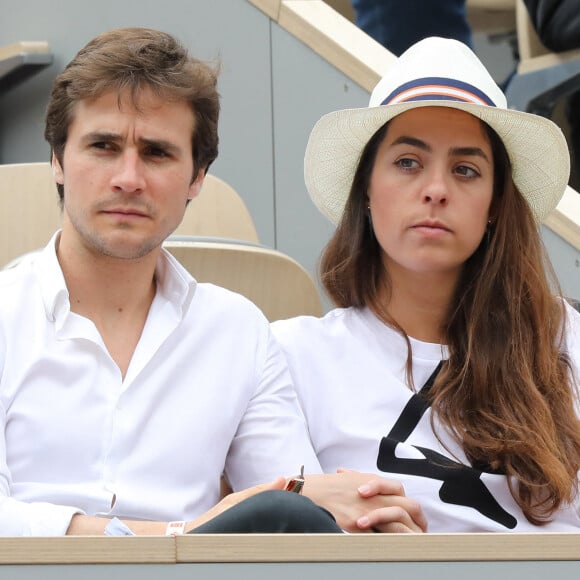 Pour rappel, les amoureux s'étaient mariés au printemps 2021, en Suisse.
Anouchka Delon et son compagnon Julien Dereims - Célébrités dans les tribunes des internationaux de France de tennis de Roland Garros à Paris, France, le 8 juin 2019. © Jacovides / Moreau/Bestimage 