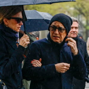 L'acteur lui avait rendu également un bel hommage sur Instagram. 
Richard Berry et sa femme Pascale Louange - Arrivées aux obsèques de l'avocat Hervé Temime au cimetière du Montparnasse à Paris, France, le 14 avril 2023. © Clovis-Jacovides/Bestimage