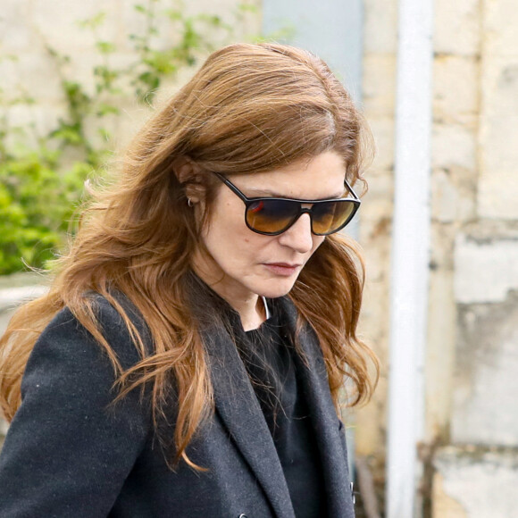 Chiara Mastroianni - Arrivées aux obsèques de l'avocat Hervé Temime au cimetière du Montparnasse à Paris, France, le 14 avril 2023. © Clovis-Jacovides/Bestimage