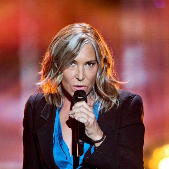 Exclusif - La chanteuse Zazie - Enregistrement de l'émission "La fête de la Chanson française" à Paris, diffusée le 29 novembre sur France 2. Le 7 novembre 2022 © Cyril Moreau-Veeren / Bestimage On a tous en nous une chanson liée à l'enfance, à la première rencontre, au premier baiser, une chanson pour rire et une pour pleurer. La fête de la chanson française célèbre ces chansons-souvenirs qui nous font tous vibrer. L.Thilleman, accompagnée d'A.Manoukian au piano, vous invite à une soirée de fête autour des chansons de nos vies. Les plus grands artistes de la scène musicale française se retrouvent pour des moments uniques de musique, des rencontres, des impros, des duos et des reprises inoubliables. Cette année, une nouveauté puisque les artistes partagent leur plaisir, leur trac et leurs émotions avec le public lors des répétitions et dans les coulisses de l'émission. Au programme de cette soirée de fête, il y aura notamment : Une ouverture inédite avec la présence exceptionnelle de M.Polnareff. Un moment de fête autour de K.Girac et ses amis guitaristes Une surprise émouvante pour Zazie Des séquences musicales exclusives avec B.Biolay, Grand Corps Malade et J.Armanet Un hommage à C.Aznavour à l'occasion du 5e anniversaire de sa disparition Des découvertes musicales avec Adé, E.Peters, Santa... Et bien sûr les anecdotes incontournables d'A.Manoukian ! 