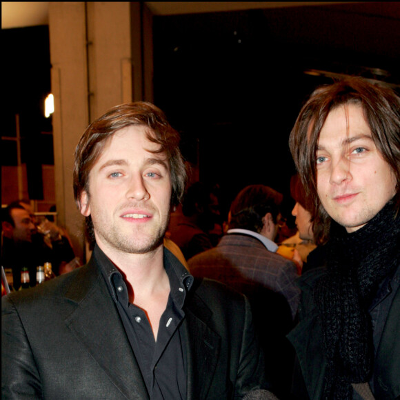 La jeune femme est née de son histoire avec le musicien Fabien Cahen
Thomas Dutronc et Fabien Cahen - Défilé de mode Francesco Smalto par Franck Boclet - Collection homme automne-hiver 2005/2006