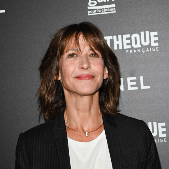 Car elle sera présente au Festival du Livre
Sophie Marceau au photocall de l'avant-première du film "Une femme de notre temps" à la cinémathèque française à Paris, France, le 29 septembre 2022. © Coadic Guirec/Bestimage 