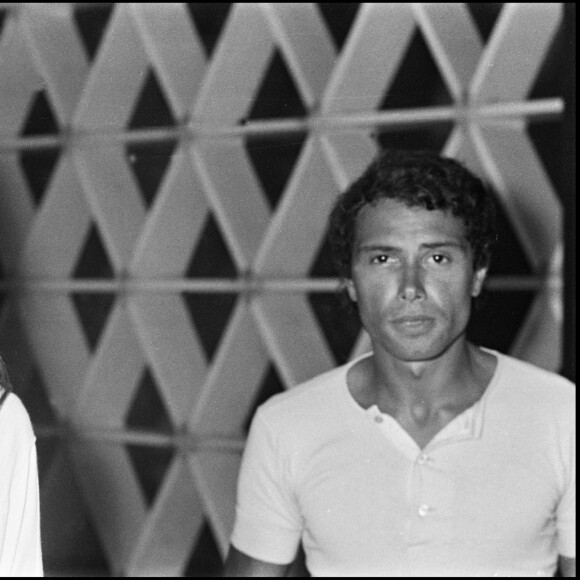 Depuis leur séparation, ils sont amis. 
Archives :Françoise Hardy et Jean-Marie Périer lors d'une soirée