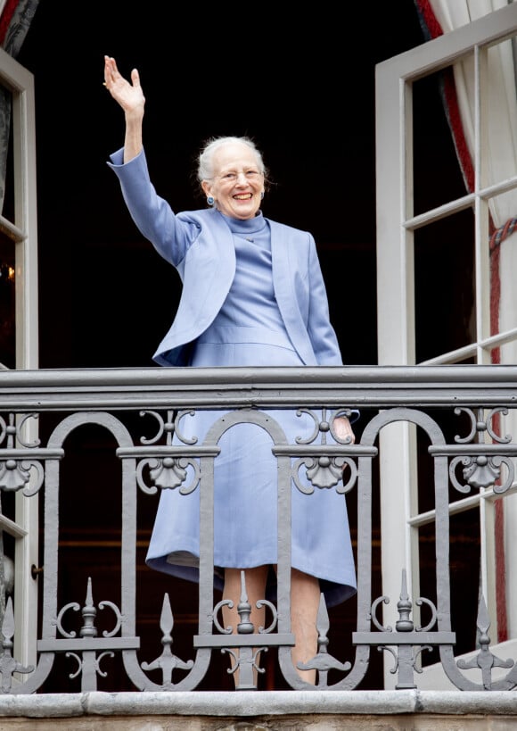 L'occasion de voir que la reine va mieux depuis son opération au dos. 
La famille royale du Danemark lors de la célébration du 83ème anniversaire de la reine Margrethe au balcon du palais d'Amalienborg à Copenhague, Danemark, 16 avril 2023. 