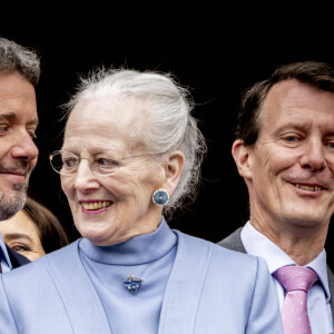 La reine Margrethe, le prince Frederik et le prince Joachim de Danemark - La famille royale du Danemark lors de la célébration du 83ème anniversaire de la reine Margrethe au balcon du palais d'Amalienborg à Copenhague, Danemark, 16 avril 2023. 