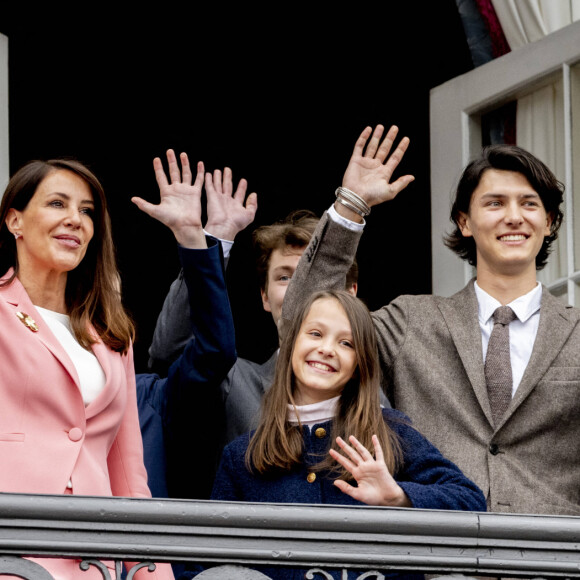 la princesse Marie, le prince Joachim, le comte Nikolai de Monpezat, la comtesse Athéna de Monpezat de Danemark - La famille royale du Danemark lors de la célébration du 83ème anniversaire de la reine Margrethe au balcon du palais d'Amalienborg à Copenhague, Danemark, 16 avril 2023. 