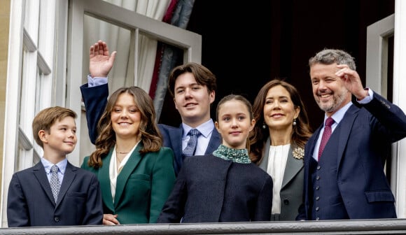 La princesse Mary, le prince Frederik, le prince Christian, le prince Isabelle, le prince Vincent, la princesse Joséphine de Danemark - La famille royale du Danemark lors de la célébration du 83ème anniversaire de la reine Margrethe au balcon du palais d'Amalienborg à Copenhague, Danemark, 16 avril 2023. 