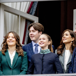 Le prince Frederik, la princesse Mary, le prince Christian, le prince Isabelle, le prince Vincent, la princesse Joséphine, de Danemark - La famille royale du Danemark lors de la célébration du 83ème anniversaire de la reine Margrethe au balcon du palais d'Amalienborg à Copenhague, Danemark, 16 avril 2023. 