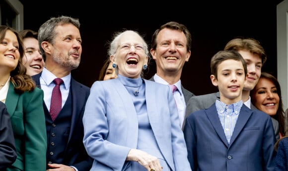 La reine Margrethe, le prince Frederik, la princesse Marie, le prince Joachim, Graf Felix von Monpezat, le comte Henrik de Monpezat, de Danemark - La famille royale du Danemark lors de la célébration du 83ème anniversaire de la reine Margrethe au balcon du palais d'Amalienborg à Copenhague, Danemark, 16 avril 2023. 
