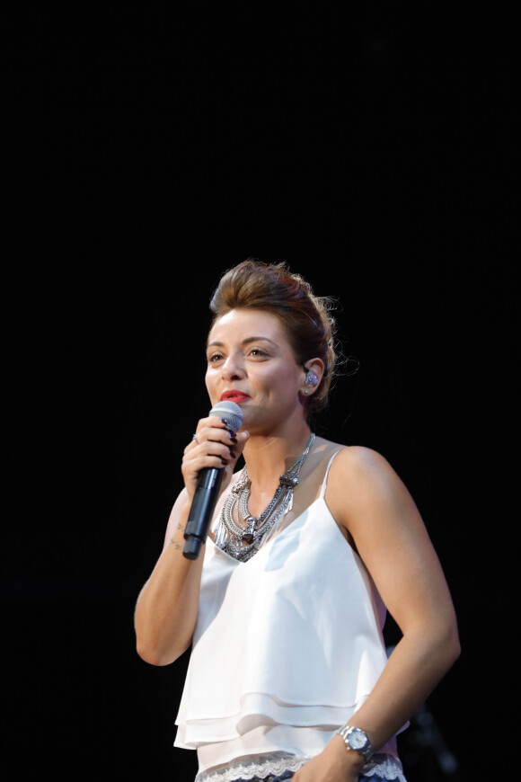 Priscilla Betti - Concert lors de la journée de l'association "Enfant Star & Match" à la Pinède de Juan Les Pins le 8 juillet 2016.