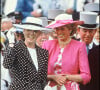 Certains pensent qu'elle paierait son amitié avec Lady Diana.
Lady Diana et Sarah Ferguson à Ascot.