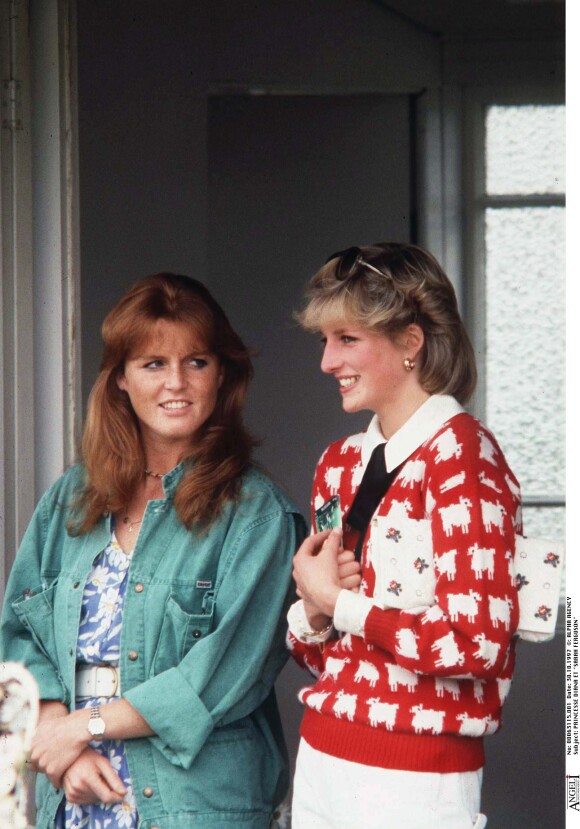 La princesse Diana et Sarah Ferguson assistent à un match de polo en 1983.