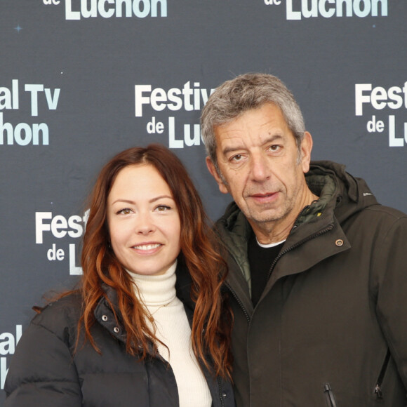 Dounia Coesens, Michel Cymes pour La doc et le véto - Photocall lors de la 24ème édition du Festival des Créations TV de Luchon. Le 10 février 2022 © Christophe Aubert via Bestimage