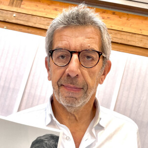 Michel Cymes lors de la 40ème Foire du Livre de Brive à Brive-la-Gaillarde, France, le 5 novembre 2022. © Fabien Faure/Bestimage 