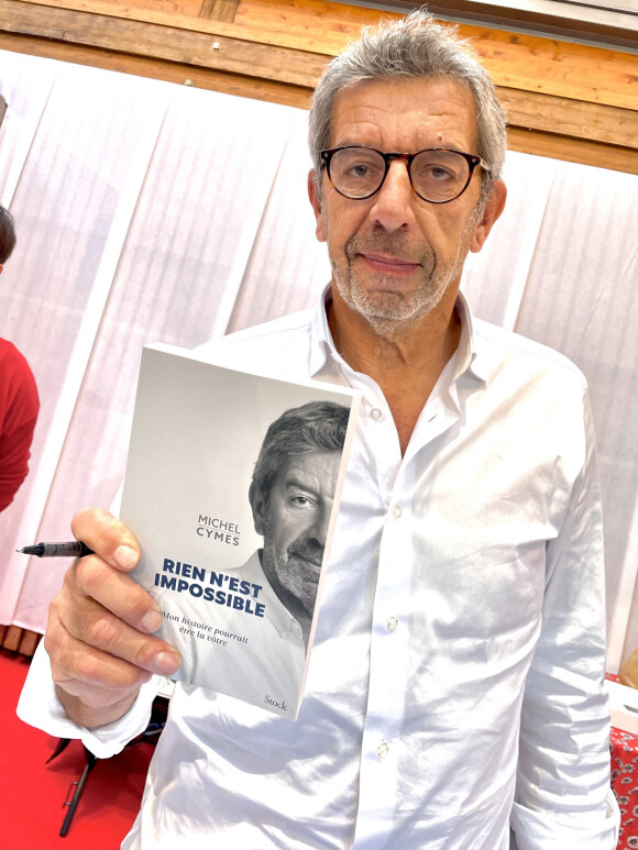Michel Cymes lors de la 40ème Foire du Livre de Brive à Brive-la-Gaillarde, France, le 5 novembre 2022. © Fabien Faure/Bestimage 