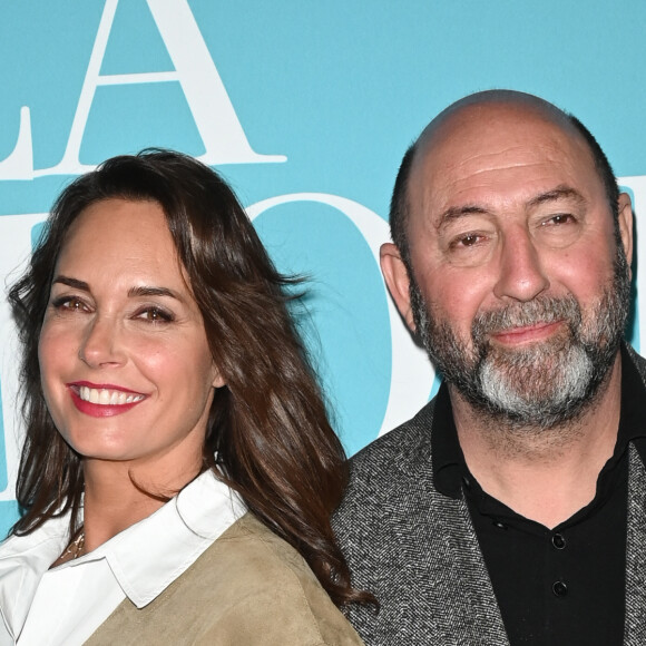 Kad Merad et sa compagne Julia Vignali - Avant-première du film "La Vie pour de vrai" au cinéma Pathé Wepler à Paris le 18 avril 2023. © Coadic Guirec/Bestimage