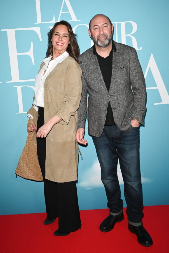 Kad Merad et sa compagne Julia Vignali - Avant-première du film "La Vie pour de vrai" au cinéma Pathé Wepler à Paris le 18 avril 2023. © Coadic Guirec/Bestimage