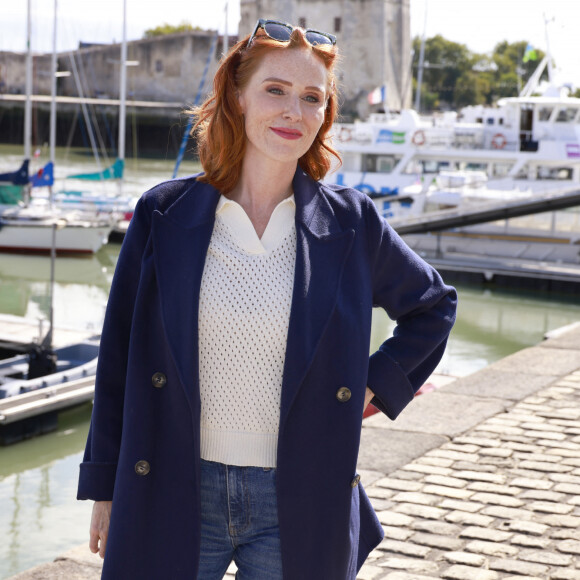 "Quand on est enfant, on n'a aucune envie de se démarquer, et avec ça, on ne voyait que moi. Potentiellement, j'avais tout pour devenir le souffre-douleur de l'école"
Audrey Fleurot au photocall de "Esprit d'hiver" lors de la 24ème édition du Festival de la Fiction TV de la Rochelle, le 15 septembre 2022. © Christophe Aubert via Bestimage 