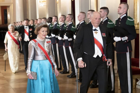 Le roi Harald de Norvège et la reine Sonja - Arrivées au dîner des diplomates au palais royal à Oslo le 9 février 2023. 