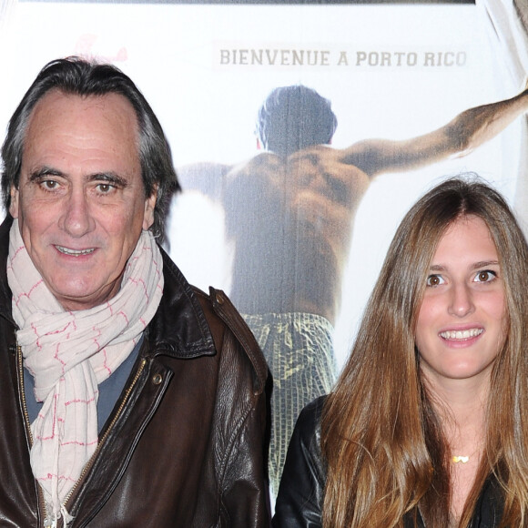 En effet, dans ce nouvel opus, il partage un duo, avec sa fille cadette, Lola, âgée de 30 ans. Ensemble et pour la première fois, père et fille chantent Ti case.
 
Philippe Lavil et sa fille Lola © Guillaume Gaffiot /Bestimage