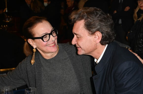 Exclusif - Carole Bouquet et Philippe Sereys de Rothschild au spectacle "Cabaret" lors de la soirée de réouverture du Lido à Paris le 1er décembre 2022. © Coadic Guirec/Bestimage