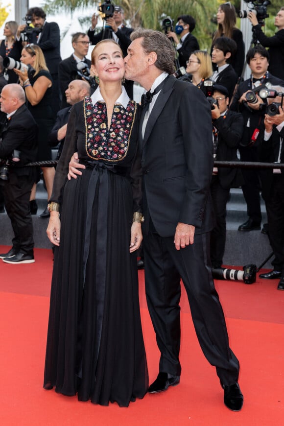 L'édition 2022 du Festival de Cannes avait notamment pu compter sur leur présence glamour
Philippe Sereys de Rothschild et Carole Bouquet - Montée des marches pour la cérémonie de clôture du 75ème Festival International du Film de Cannes. Le 28 mai 2022 © Giancarlo Gorassini / Bestimage