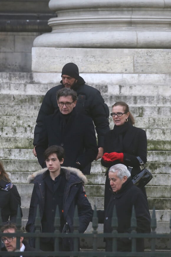 Carole Bouquet et Philippe Sereys de Rothschild - Sorties de l'église de la Madeleine après les obsèques de Johnny Hallyday à Paris - Le 9 décembre 2017
