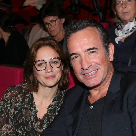 La femme de Jean Dujardin a décidé de faire plaisir à ses fans

Exclusif - Jean Dujardin et sa femme Nathalie Péchalat - Salle - Spectacle symphonique Claude Lelouch "D'un film à l'autre" au Palais des Congrès de Paris le 14 novembre 2022. Pour Fêter ses 85 ans et 60 de carrière, Claude Lelouch a créé un ciné-concert, "Claude Lelouch - D'un film à l'autre", dans lequel la musique de ses films est jouée par l'orchestre philharmonique de Prague, au Palais des Congrès à Paris. Sur le gâteau, son chiffre fétiche : 13 car 85 ans (8+5 = 13). Claude Lelouch associe le 13 à toute sa vie professionnelle : sa société "Les films 13" et son cinéma, le "Club 13. © Moreau / Rindoff / Bestimage