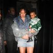Rihanna enceinte à Paris : ventre bien arrondi, mini jupe et avec son fils dans les bras, elle fait sensation