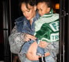 Depuis quelques jours, Rihanna fait des sorties publiques dans la capitale française. Vêtue d'un mini short en jean et d'une veste très courte, elle faisait apparaître son baby bump.
Rihanna, enceinte, va dîner au restaurant Cesar à Paris avec son bébé le 20 avril 2023.