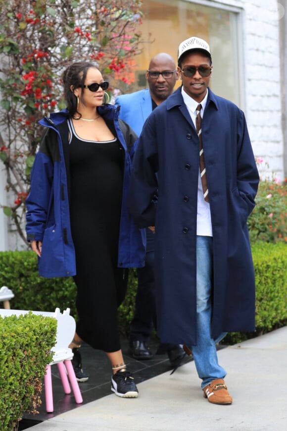 Exclusif - Rihanna, enceinte, et son compagnon ASAP Rocky vont faire du shopping chez "Kitson Kids" à Los Angeles, le 12 avril 2023. 