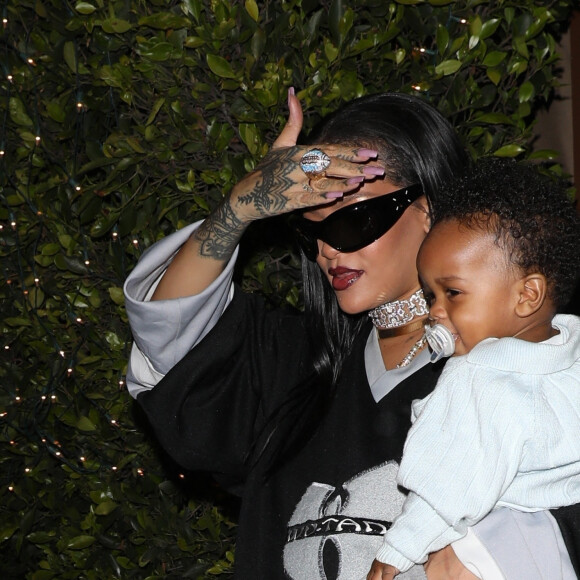 Rihanna (enceinte) et Asap Rocky sont allés dîner en famille avec leur fils au restaurant Giorgio Baldi à Santa Monica le 5 avril 2023. 