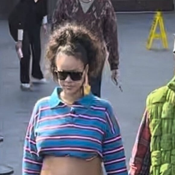 Rihanna, enceinte de son deuxième enfant et son compagnon ASAP Rocky font du shopping à Los Angeles le 15 mars 2023. 