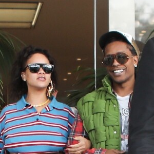 Rihanna, enceinte de son deuxième enfant et son compagnon ASAP Rocky font du shopping à Los Angeles le 15 mars 2023. 