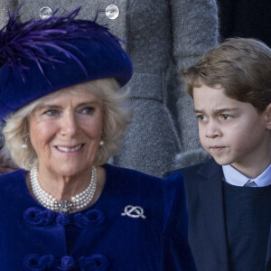 Camilla Parker Bowles, duchesse de Cornouailles, le prince George de Cambridge, la princesse Charlotte de Cambridge lors de la messe de Noël en l'église Sainte-Marie-Madeleine à Sandringham au Royaume-Uni, le 25 décembre 2019. 