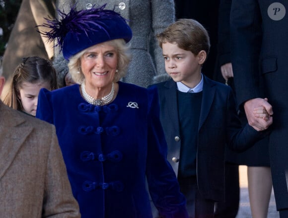 Camilla Parker Bowles, duchesse de Cornouailles, le prince George de Cambridge, la princesse Charlotte de Cambridge lors de la messe de Noël en l'église Sainte-Marie-Madeleine à Sandringham au Royaume-Uni, le 25 décembre 2019. 