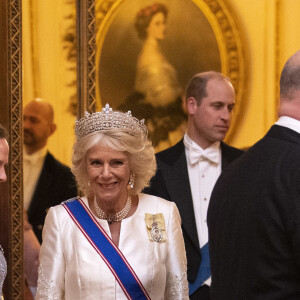 Camilla Parker Bowles, duchesse de Cornouailles - La reine Elisabeth II d'Angleterre reçoit les membres du corps diplomatique à Buckingham Palace, le 11 décembre 2019. 
