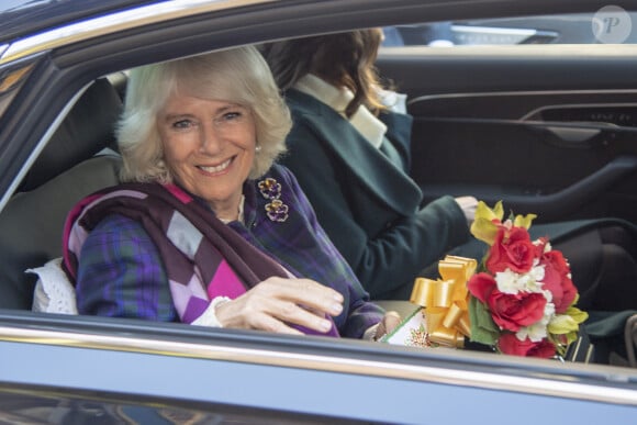 Camilla Parker Bowles, duchesse de Cornouailles, en visite dans les locaux de Emmaüs Greenwich à Londres, à l'occasion de leur 25ème anniversaire. Le 4 décembre 2019 