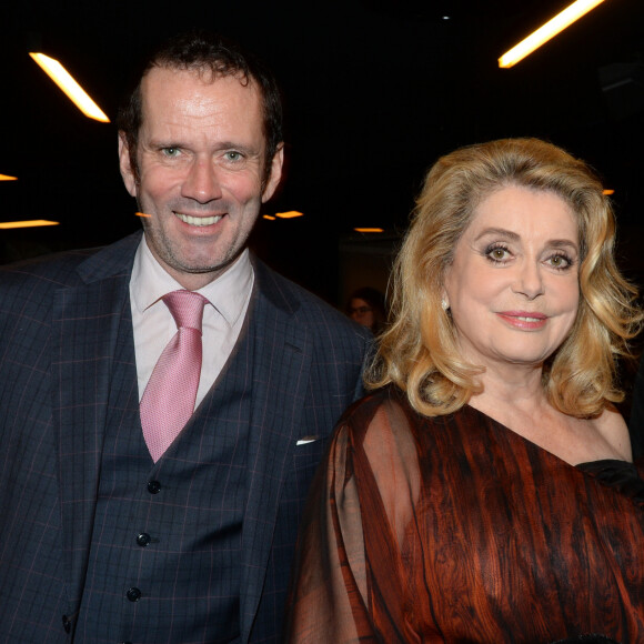 Christian Vadim s'est confié sur ses débuts de comédien au micro d'Europe 1, dans "Il n'y a pas qu'une vie dans la vie".
Christian Vadim et sa mère Catherine Deneuve à la 11ᵉ cérémonie des Globes de Cristal au Lido à Paris. © Rachid Bellak/Bestimage