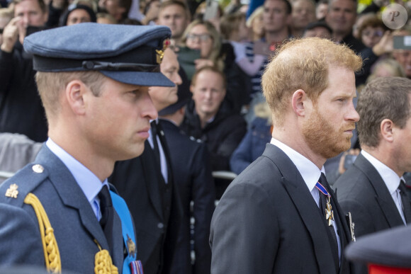 Le prince William, prince de Galles, Le prince Harry, duc de Sussex - Arrivées au service funéraire à l'Abbaye de Westminster pour les funérailles d'Etat de la reine Elizabeth II d'Angleterre. Le sermon est délivré par l'archevêque de Canterbury Justin Welby (chef spirituel de l'Eglise anglicane) au côté du doyen de Westminster David Hoyle. Londres, le 19 septembre 2022 © Moreau / Jacovides / Bestimage 