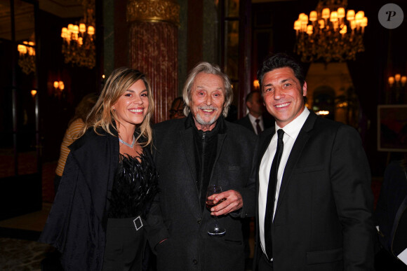 Exclusif - Lilly Kelleher (Lilly O Events femme de Bryon Kelleher ancien rugbyman All Black), Patrick Bouchitey, Byron Kelleher(ancien rugbyman All Black)) - Vernissage de l'exposition "Ephemere", sculptures et toiles de de l'artiste Kyo par Lilly O Events à l'hôtel Intercontinental Paris le Grand Paris le 21 avril 2023. © Anne-Sophie Guebey via Bestimage