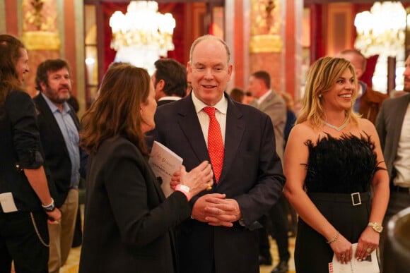 Exclusif - Kyo (l'artiste), le prince Albert II de Monaco , Lilly Kelleher (Lilly O Event)- - Vernissage de l'exposition "Ephemere", sculptures et toiles de de l'artiste Kyo par Lilly O Events à l'hôtel Intercontinental Paris le Grand Paris le 21 avril 2023 © Anne-Sophie Guebey via Bestimage