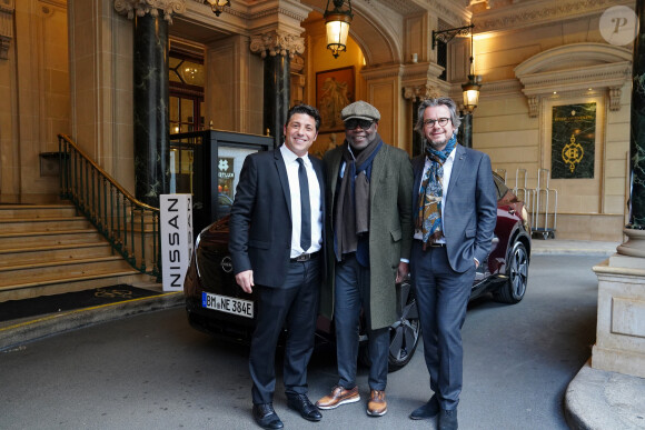 Exclusif - Byron Kelleher, Basile Boli, Jérôme Biguet (Directeur Marketing France groupe Nissan) - Vernissage de l'exposition "Ephemere", sculptures et toiles de de l'artiste Kyo par Lilly O Events à l'hôtel Intercontinental Paris le Grand Paris le 21 avril 2023. © Anne-Sophie Guebey via Bestimage