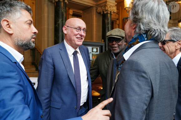 Exclusif - Bernard Laporte, Basile Boli - Vernissage de l'exposition "Ephemere", sculptures et toiles de de l'artiste Kyo par Lilly O Events à l'hôtel Intercontinental Paris le Grand Paris le 21 avril 2023. © Anne-Sophie Guebey via Bestimage