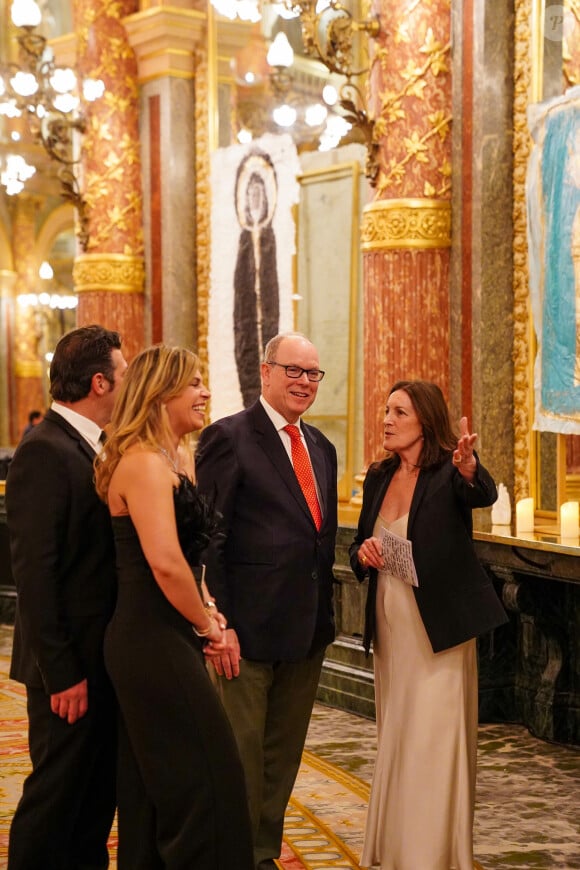 Exclusif - Lilly Kelleher ( femme de Byron Kelleher et directrice de Lilly O Events) le prince Albert II de Monaco, Byron Kelleher, Kyo - Vernissage de l'exposition "Ephemere", sculptures et toiles de de l'artiste Kyo par Lilly O Events à l'hôtel Intercontinental Paris le Grand Paris le 21 avril 2023.  © Anne-Sophie Guebey via Bestimage