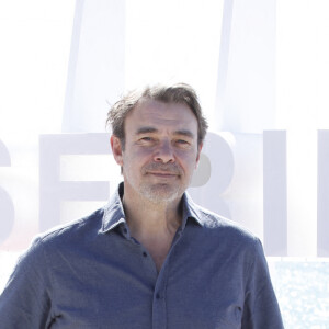 Patrick Puydebat (Les mystères de l'Amour) lors du photocall de 'CanneSeries ' Saison 6 au Palais des Festivals de Cannes le 15 Avril 2023. © Denis Guignebourg/Bestimage