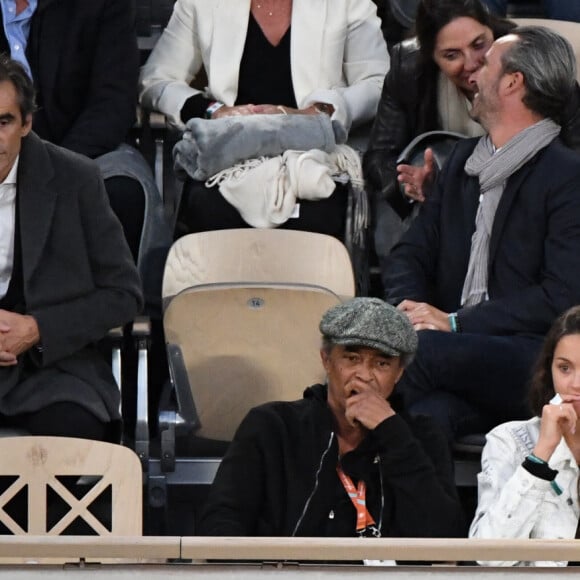 Yannick Noah avec ses enfants Joalukas Noah, Jenaye Noah avec son demi-frère Tomathy Stewart-Whyte (fils de Heather Stewart) - Célébrités dans les tribunes des internationaux de France de Roland Garros à Paris le 30 mai 2022.