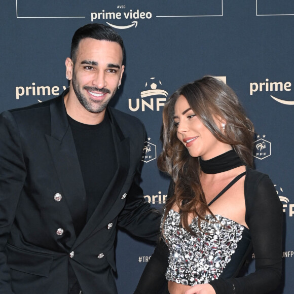 "Je ne peux pas vous en dire plus, mais sachez que je me fais bien trimballer, vraiment, comme la dernière des imbéciles et je commence à en avoir ras-le-bol", conclut la copine d'Adil Rami
 
Adil Rami et sa compagne Léna Guillou - Photocall de la cérémonie des Trophées UNFP 2022 au Pavillon Gabriel à Paris le 15 mai 2022. © Coadic Guirec/Bestimage