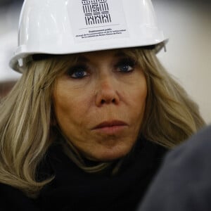 Le président Emmanuel Macron visite le chantier de la cathédrale Notre-Dame de Paris la veille du quatrième anniversaire de l'incendie le 14 avril 2023 en présence de la première dame, Brigitte Macron et de Rima Abdul Malak, ministre de la Culture. © Sarah Meyssonnier / Pool / Bestimage 